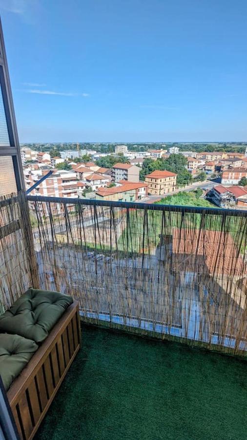La Terrazza Del Re Apartment Vercelli Bagian luar foto