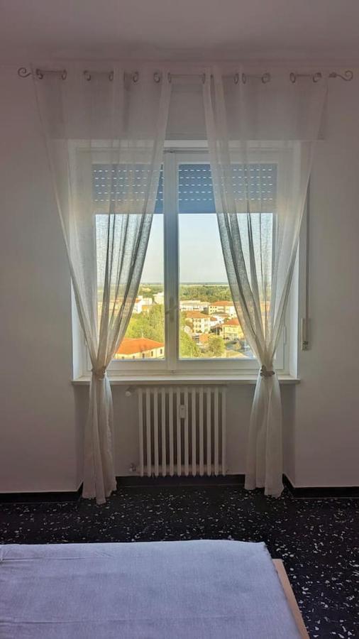 La Terrazza Del Re Apartment Vercelli Bagian luar foto
