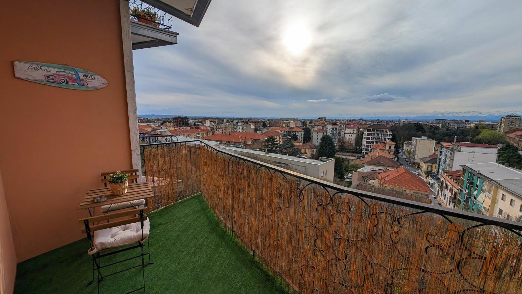 La Terrazza Del Re Apartment Vercelli Bagian luar foto